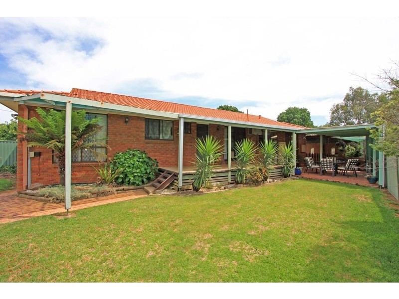 24 Clarke Street West, Howlong NSW 2643