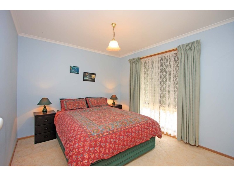 24 Clarke Street West, Howlong NSW 2643