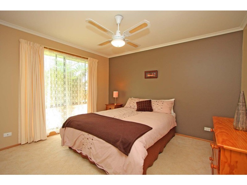 24 Clarke Street West, Howlong NSW 2643