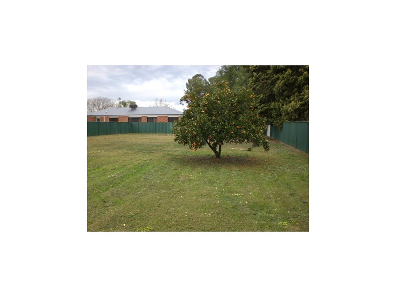 18 Russell Street, Howlong NSW 2643