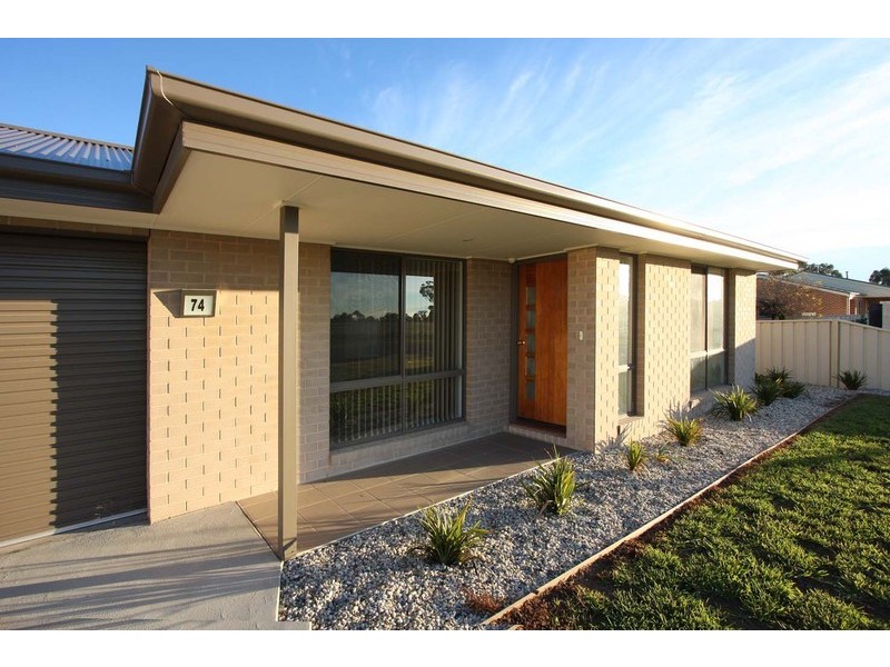 74 Jude Street, Howlong NSW 2643