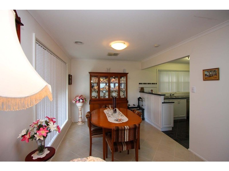 136 Howard Court, Howlong NSW 2643