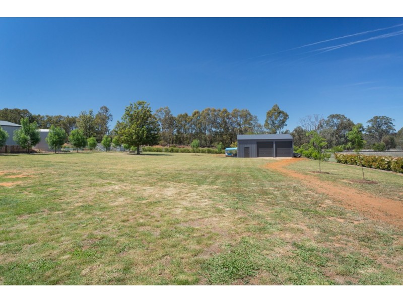 18 Lara Lake Road, Table Top NSW 2640