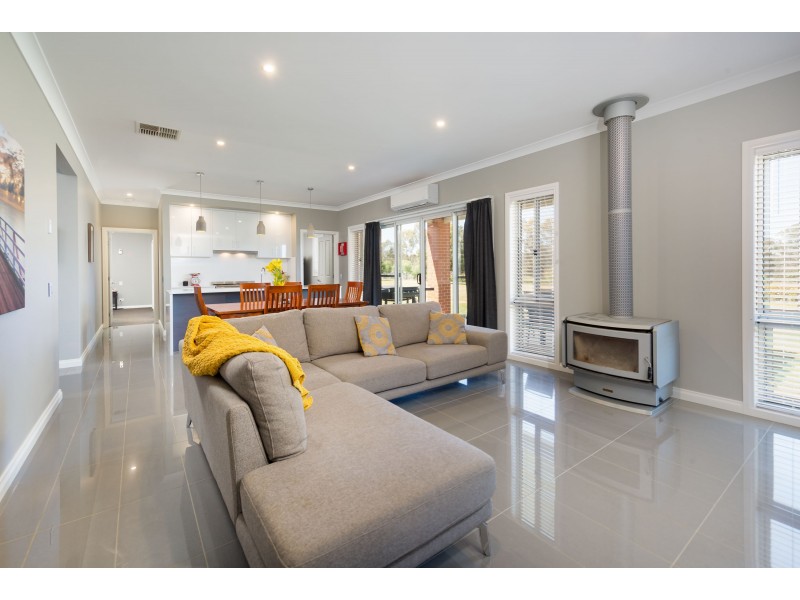 18 Lara Lake Road, Table Top NSW 2640