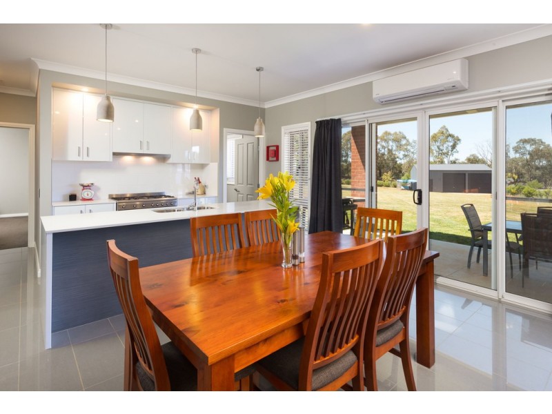 18 Lara Lake Road, Table Top NSW 2640