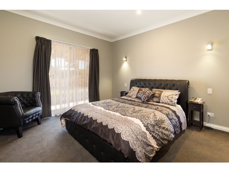 18 Lara Lake Road, Table Top NSW 2640