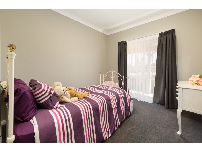 18 Lara Lake Road, Table Top NSW 2640
