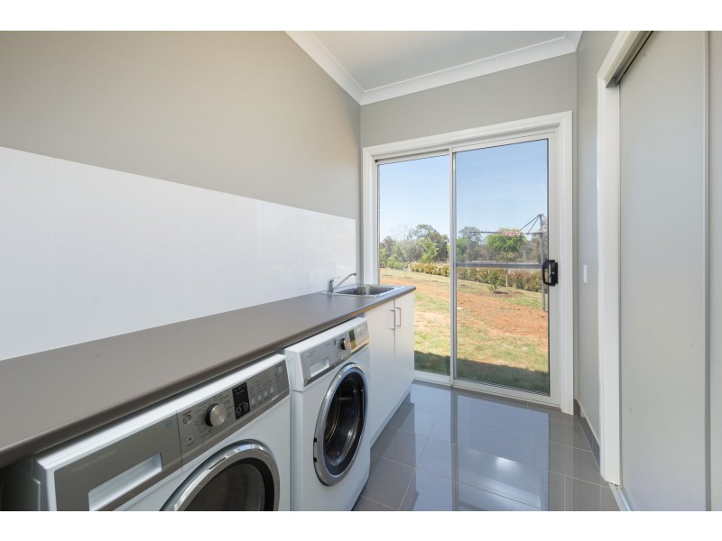 18 Lara Lake Road, Table Top NSW 2640