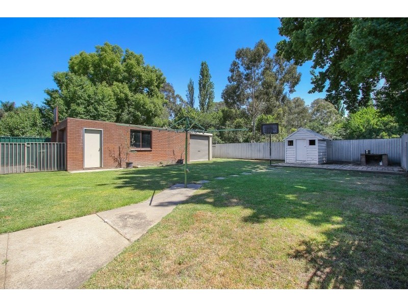 562 Roach Street, Lavington NSW 2641