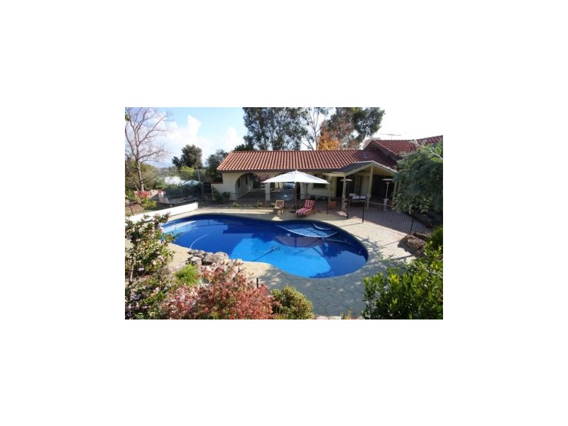 77 Sunset Drive, Albury NSW 2640