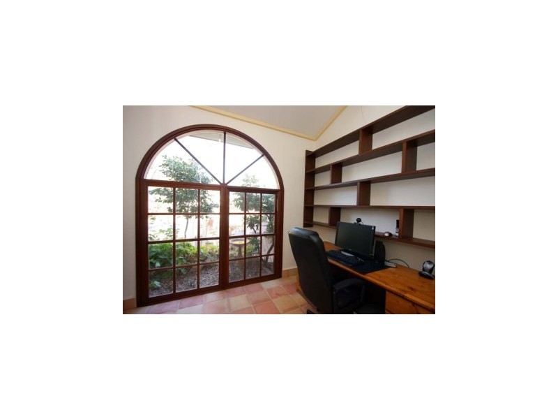 77 Sunset Drive, Albury NSW 2640