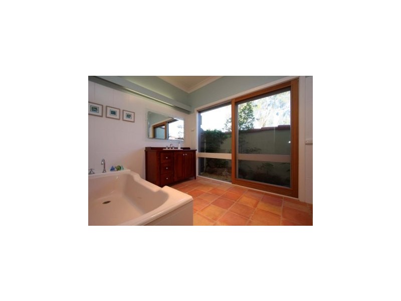 77 Sunset Drive, Albury NSW 2640