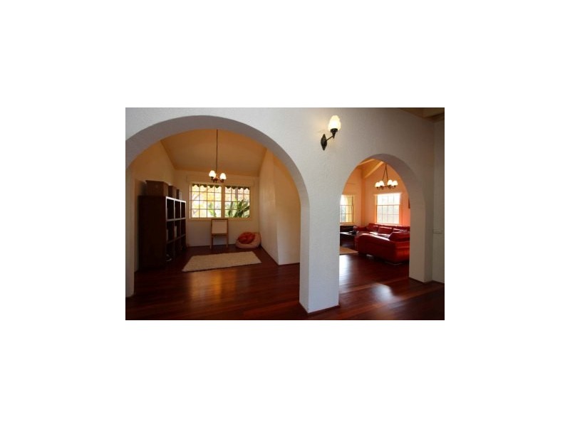 77 Sunset Drive, Albury NSW 2640