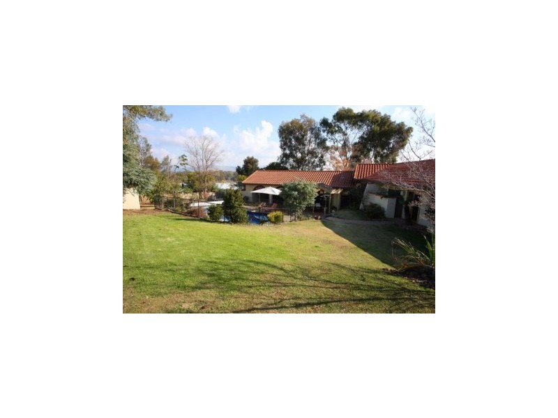 77 Sunset Drive, Albury NSW 2640