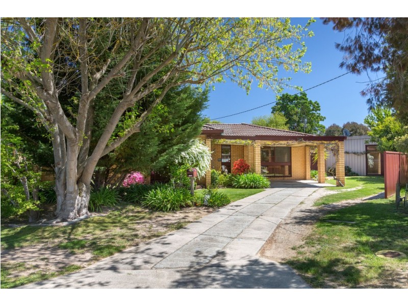 565 Woodbury Court, Lavington NSW 2641