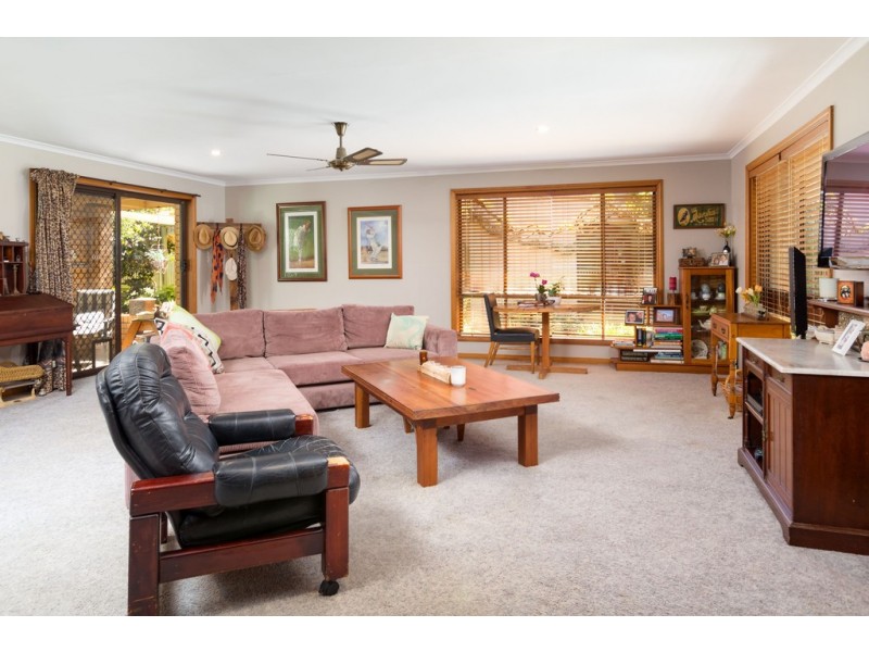 565 Woodbury Court, Lavington NSW 2641