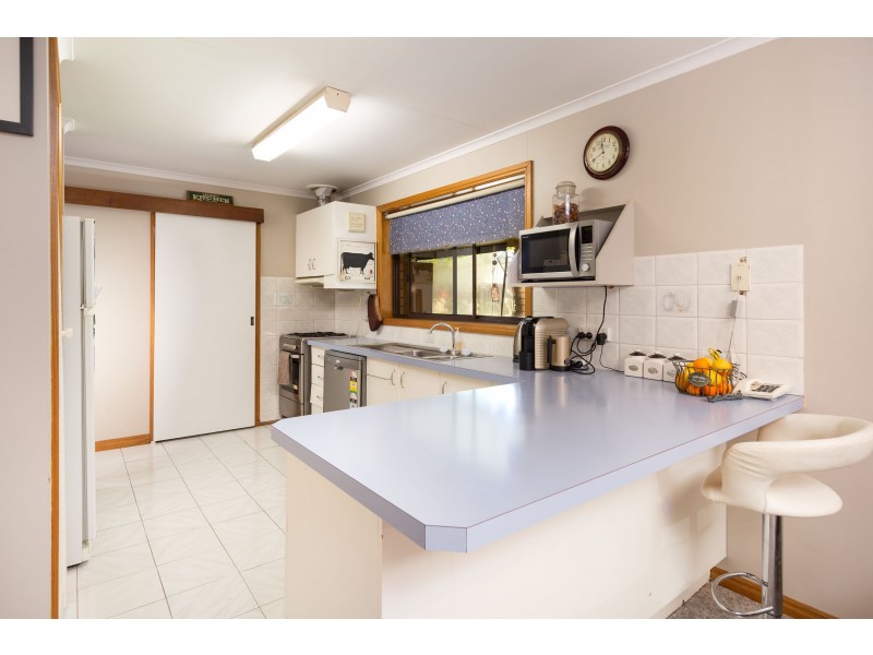 565 Woodbury Court, Lavington NSW 2641