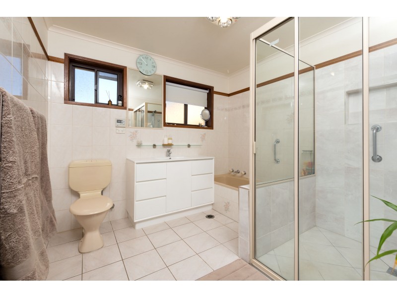 565 Woodbury Court, Lavington NSW 2641