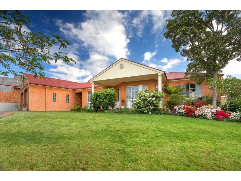 77 Crawshaw Crescent, Glenroy NSW 2640