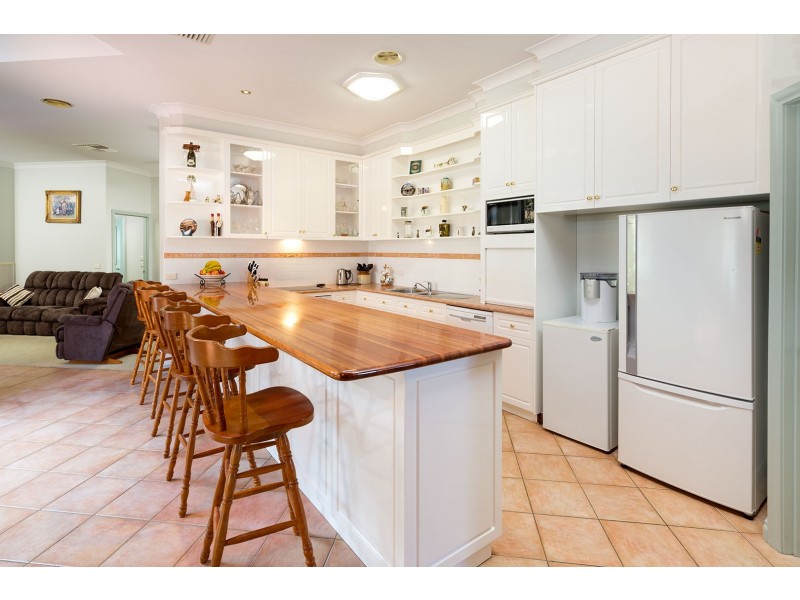 77 Crawshaw Crescent, Glenroy NSW 2640