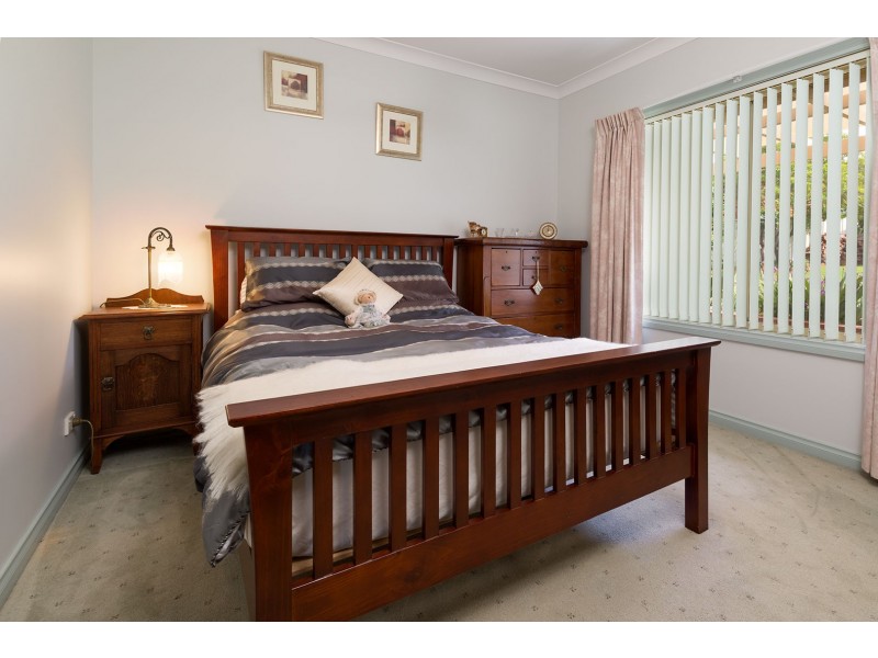 77 Crawshaw Crescent, Glenroy NSW 2640