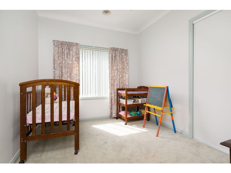 77 Crawshaw Crescent, Glenroy NSW 2640