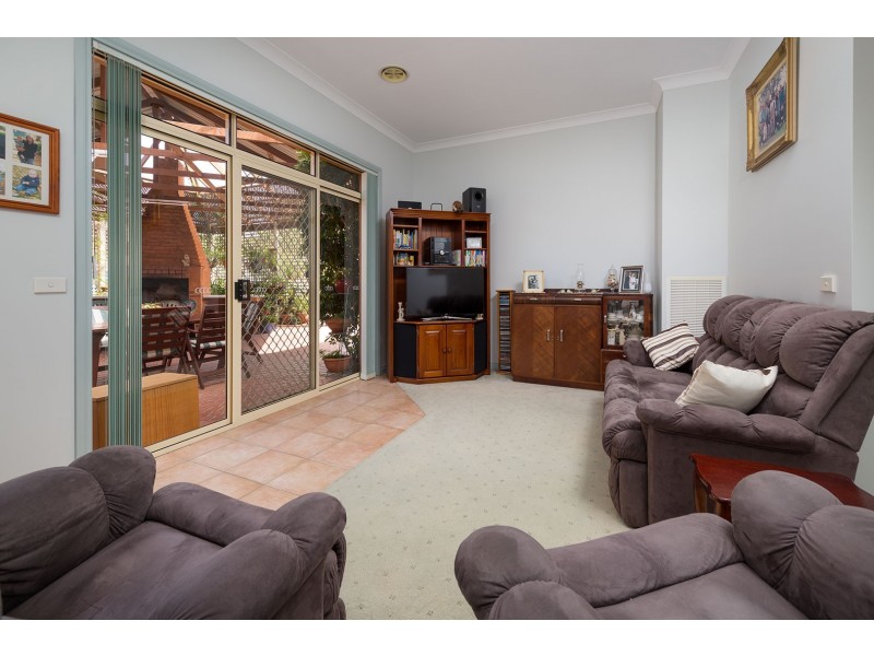 77 Crawshaw Crescent, Glenroy NSW 2640