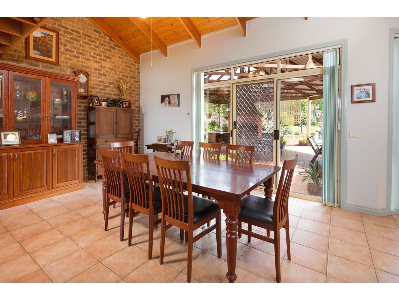 77 Crawshaw Crescent, Glenroy NSW 2640