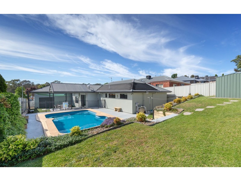 27 Mountain Way, Lavington NSW 2641