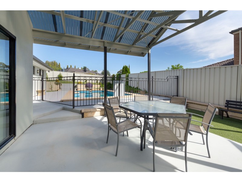 27 Mountain Way, Lavington NSW 2641