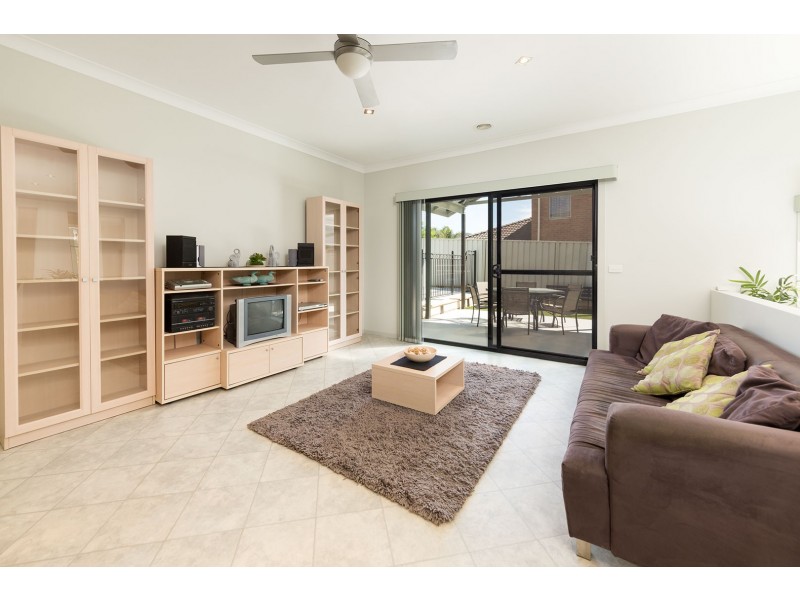 27 Mountain Way, Lavington NSW 2641