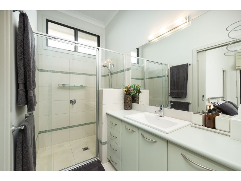 27 Mountain Way, Lavington NSW 2641