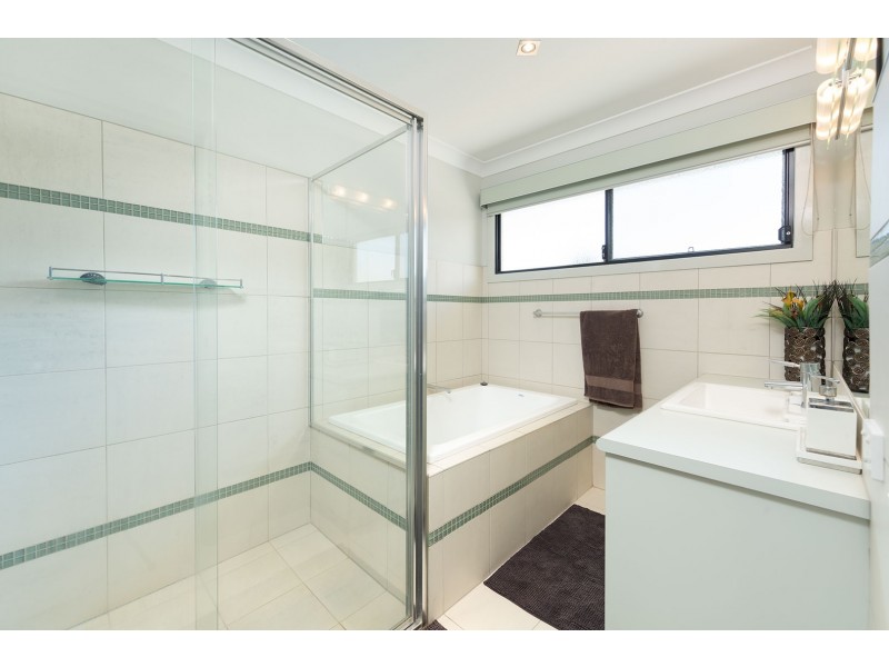 27 Mountain Way, Lavington NSW 2641