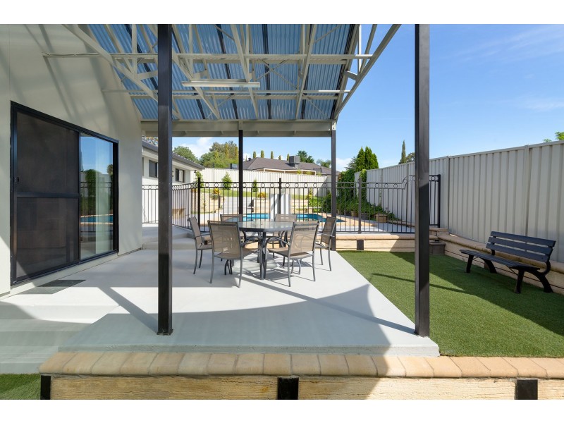 27 Mountain Way, Lavington NSW 2641