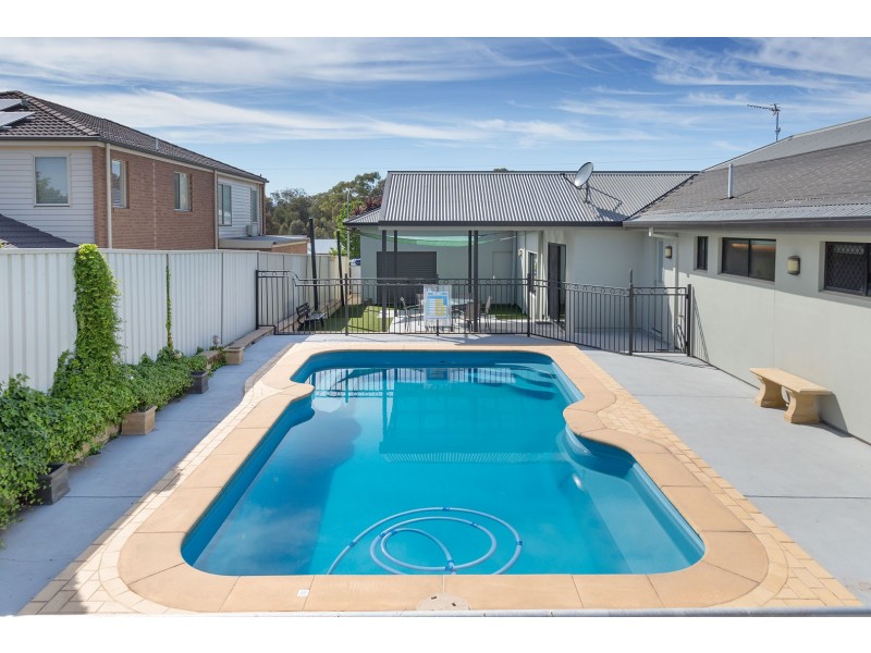 27 Mountain Way, Lavington NSW 2641