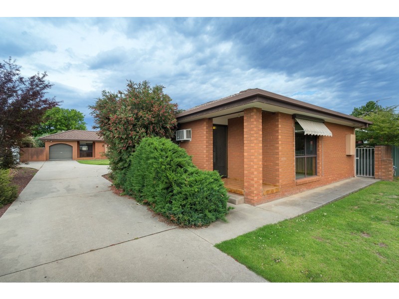 1and2/490 Douglas Road, Lavington NSW 2641