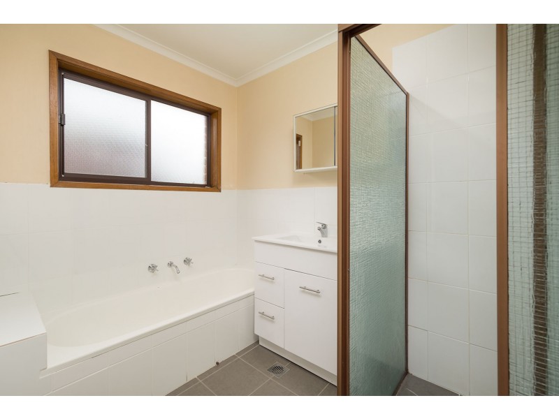 1and2/490 Douglas Road, Lavington NSW 2641