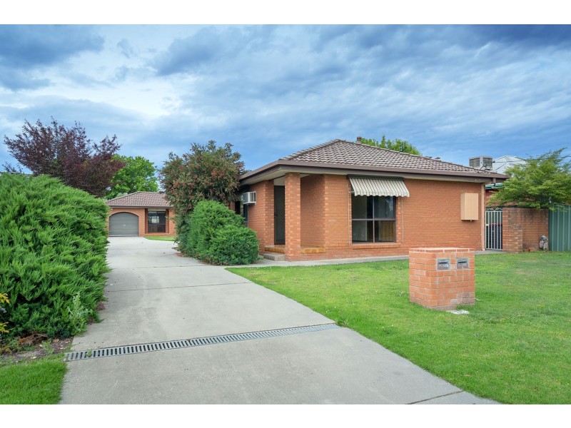 1and2/490 Douglas Road, Lavington NSW 2641