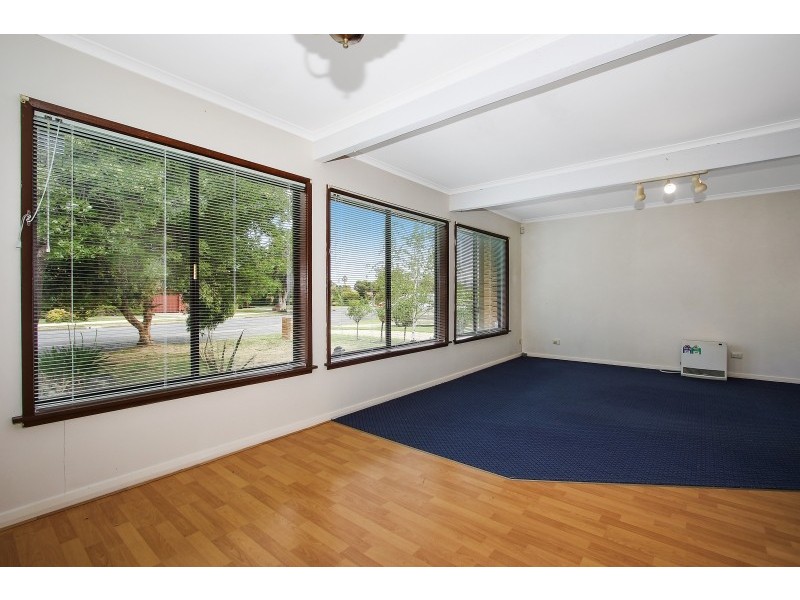 405 Dale Crescent, Lavington NSW 2641