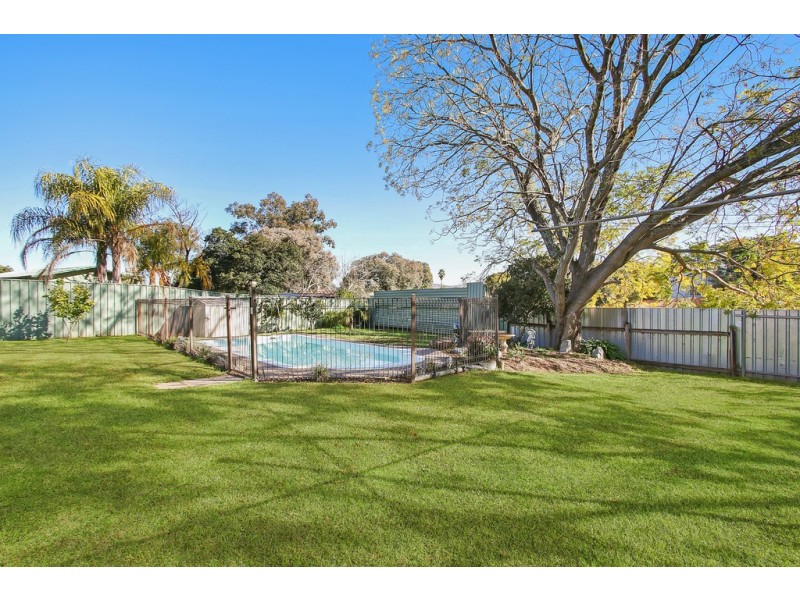 405 Dale Crescent, Lavington NSW 2641