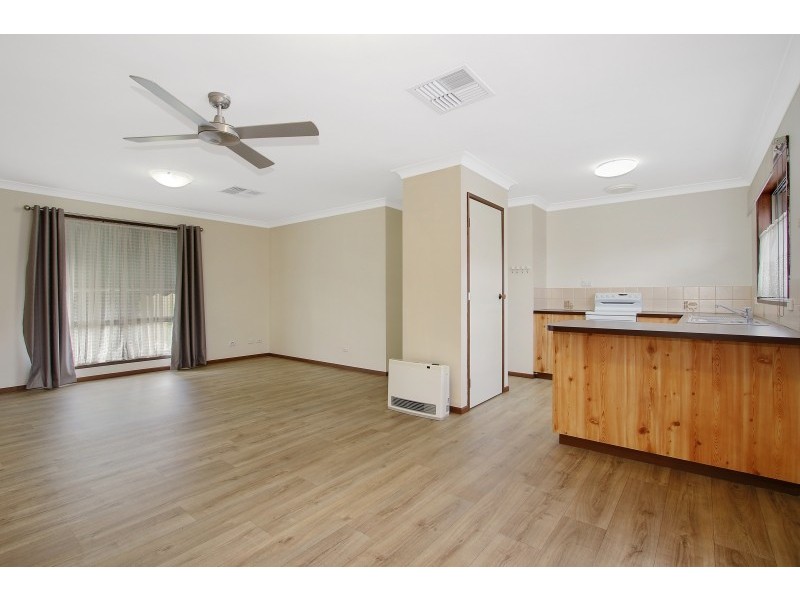 2/476 Heriot Street, Lavington NSW 2641