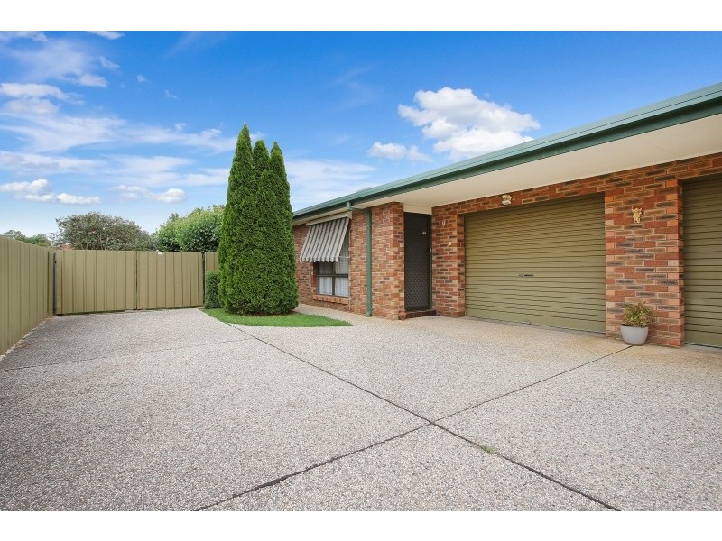2/476 Heriot Street, Lavington NSW 2641