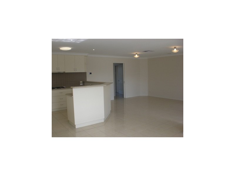 77  Read Street, Howlong NSW 2643