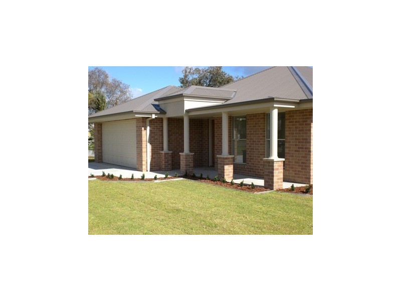 77  Read Street, Howlong NSW 2643