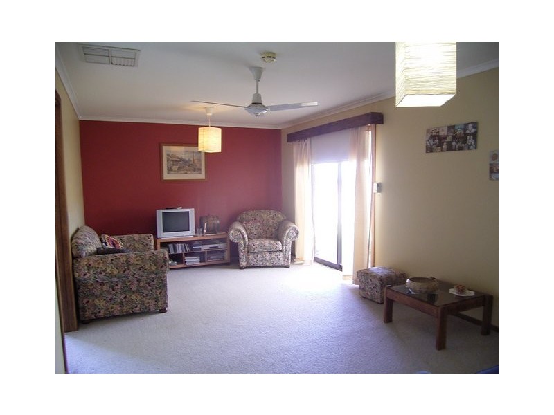 10 Lindisfarne Court, Thurgoona NSW 2640