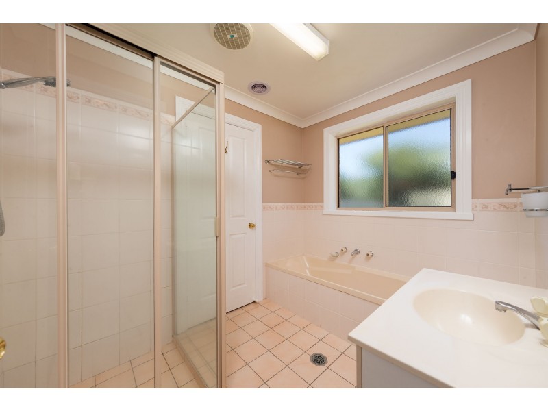 2/32 Amalfi Drive, Lavington NSW 2641