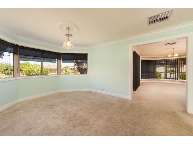 2/32 Amalfi Drive, Lavington NSW 2641