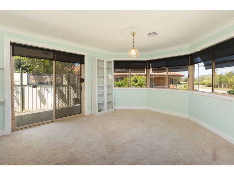 2/32 Amalfi Drive, Lavington NSW 2641