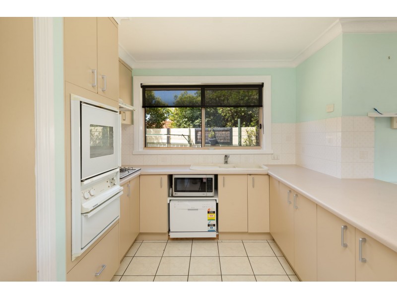 2/32 Amalfi Drive, Lavington NSW 2641