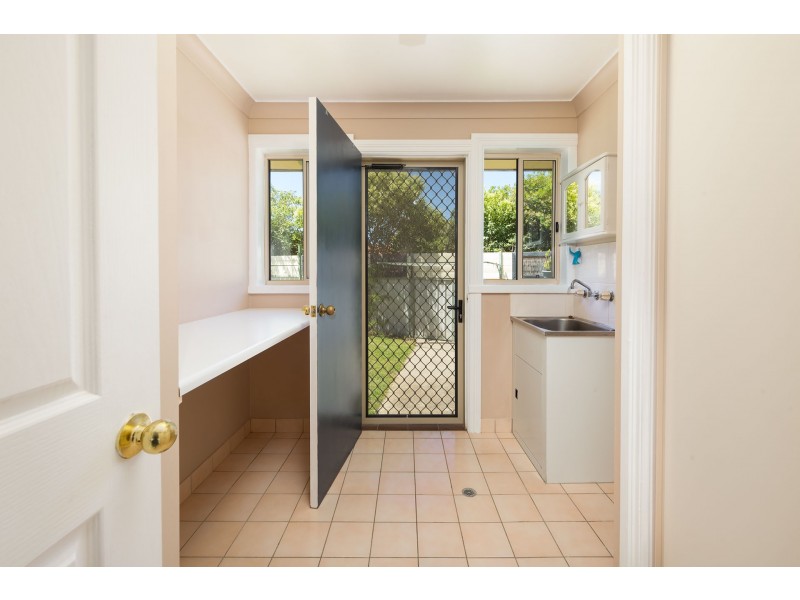 2/32 Amalfi Drive, Lavington NSW 2641